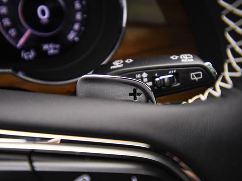 New 2025 Bentley Bentayga image 34