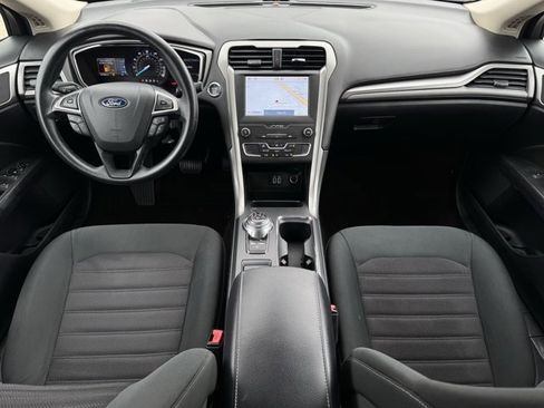 Used 2020 Ford Fusion SE image 11