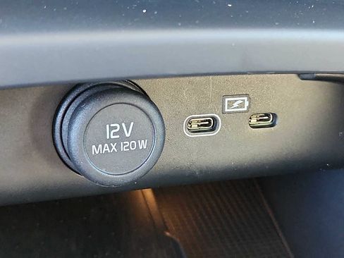Certified 2023 Volvo XC40 B5 Plus w/ Climate Package AWD/4WD image 24