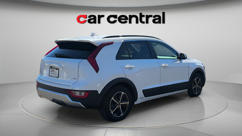 Used 2023 Kia Niro EX FWD image 5