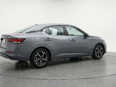 Used 2025 Nissan Sentra SV FWD image 9