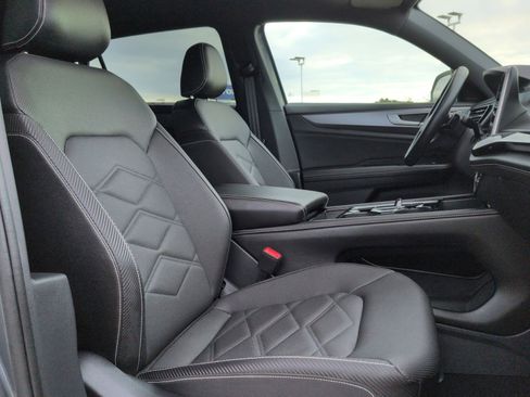 Used 2025 Volkswagen Atlas Cross Sport SE image 25