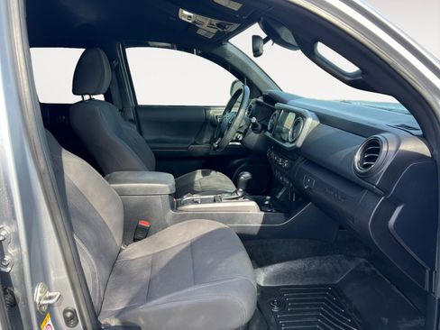Used 2019 Toyota Tacoma TRD Off-Road AWD/4WD image 15