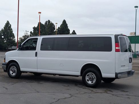 Used 2018 GMC Savana 3500 LT w/ LT Preferred Equipment Group RWD image 2