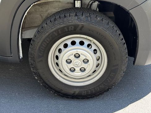 Used 2025 RAM ProMaster 2500 w/ Convenience Group image 22