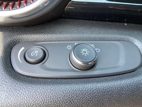 Used 2025 Chevrolet Trax RS image 45