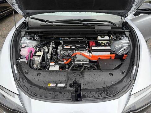 Used 2023 Lexus RZ 450e Premium image 18