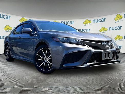 Used 2021 Toyota Camry SE FWD image 1