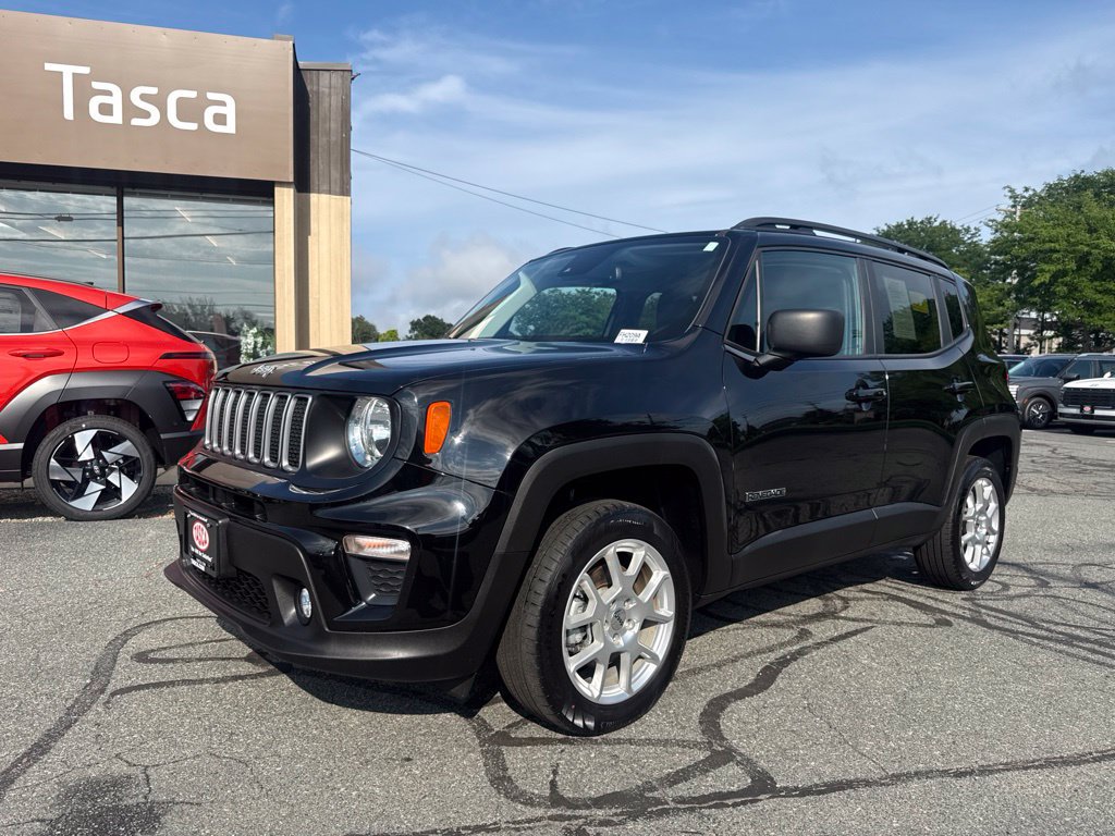 Used 2022 Jeep Renegade Latitude w/ Convenience Group AWD/4WD image 2