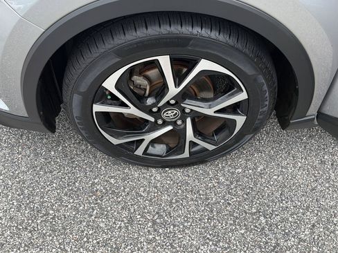 Used 2018 Toyota C-HR XLE FWD image 35