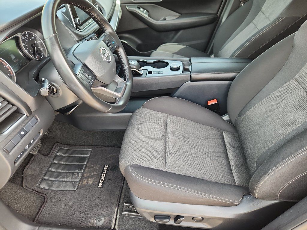 Used 2025 Nissan Rogue SV AWD/4WD image 9