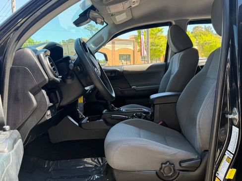Used 2018 Toyota Tacoma SR image 24