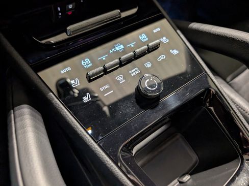 Used 2025 Porsche Cayenne S image 40