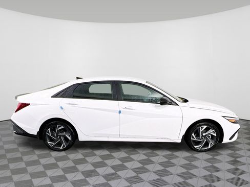 New 2025 Hyundai Elantra SEL FWD image 31