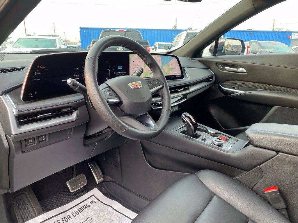 Used 2025 Cadillac XT4 Sport w/ LPO, Floor Liner Package AWD/4WD image 9