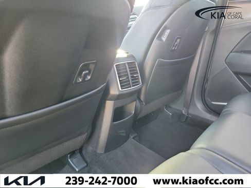 Used 2025 Kia Sportage EX FWD image 12