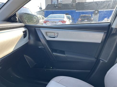 Used 2015 Toyota Corolla LE FWD image 12