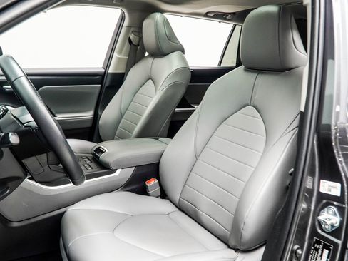 Used 2022 Toyota Highlander XLE image 35