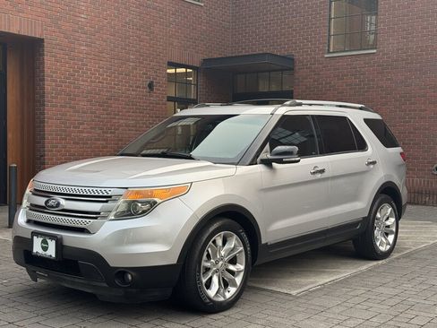 Used 2015 Ford Explorer XLT w/ Equipment Group 202A FWD image 1