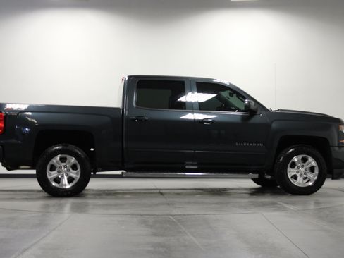 Used 2018 Chevrolet Silverado 1500 LT w/ All Star Edition AWD/4WD image 3