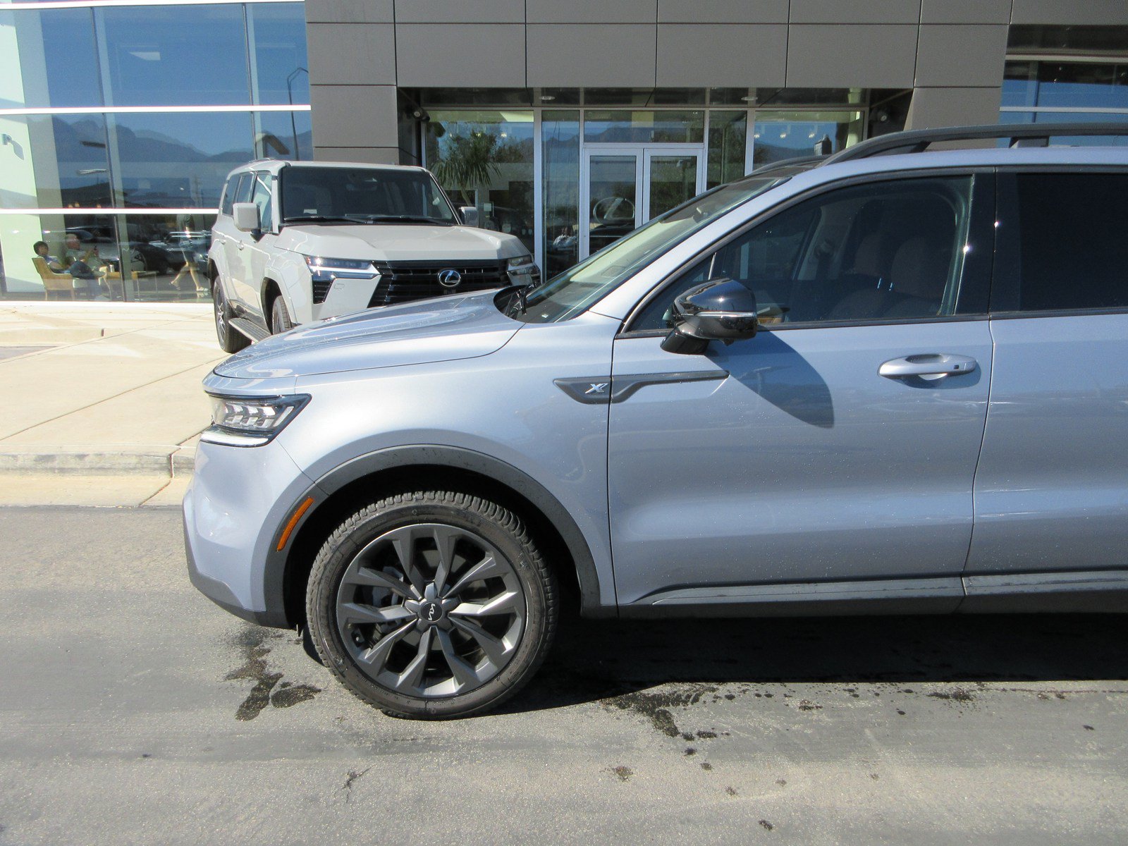 Used 2022 Kia Sorento SX Prestige w/ Rust Color Package AWD/4WD image 2