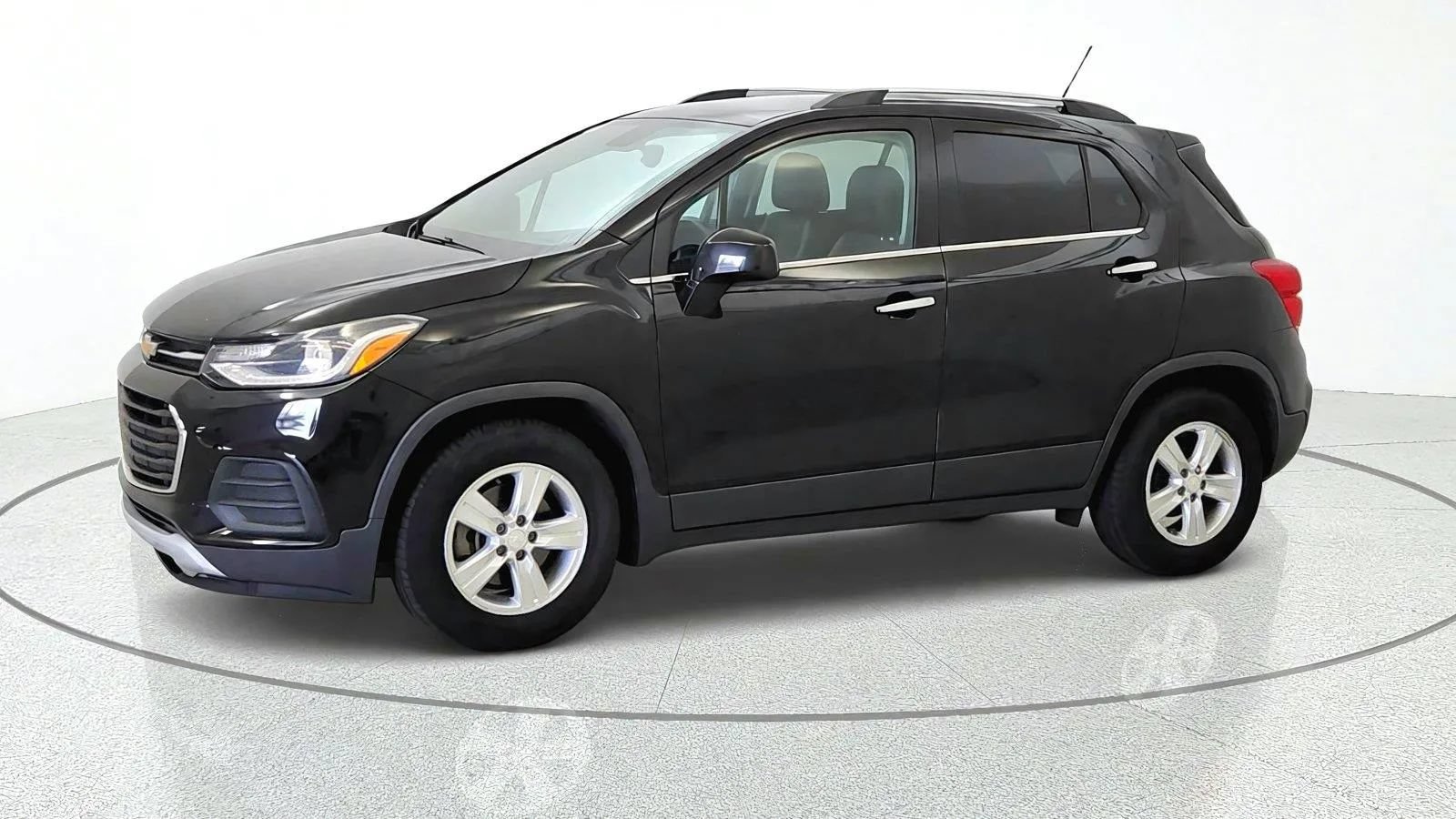 Used 2019 Chevrolet Trax LT w/ Driver Confidence Package FWD image 4