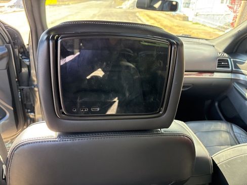 Used 2019 Ford Explorer Platinum image 22