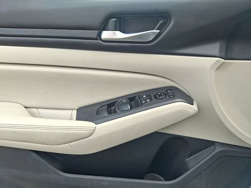 Used 2025 Nissan Altima 2.5 SV w/ SV Special Edition Package FWD image 13