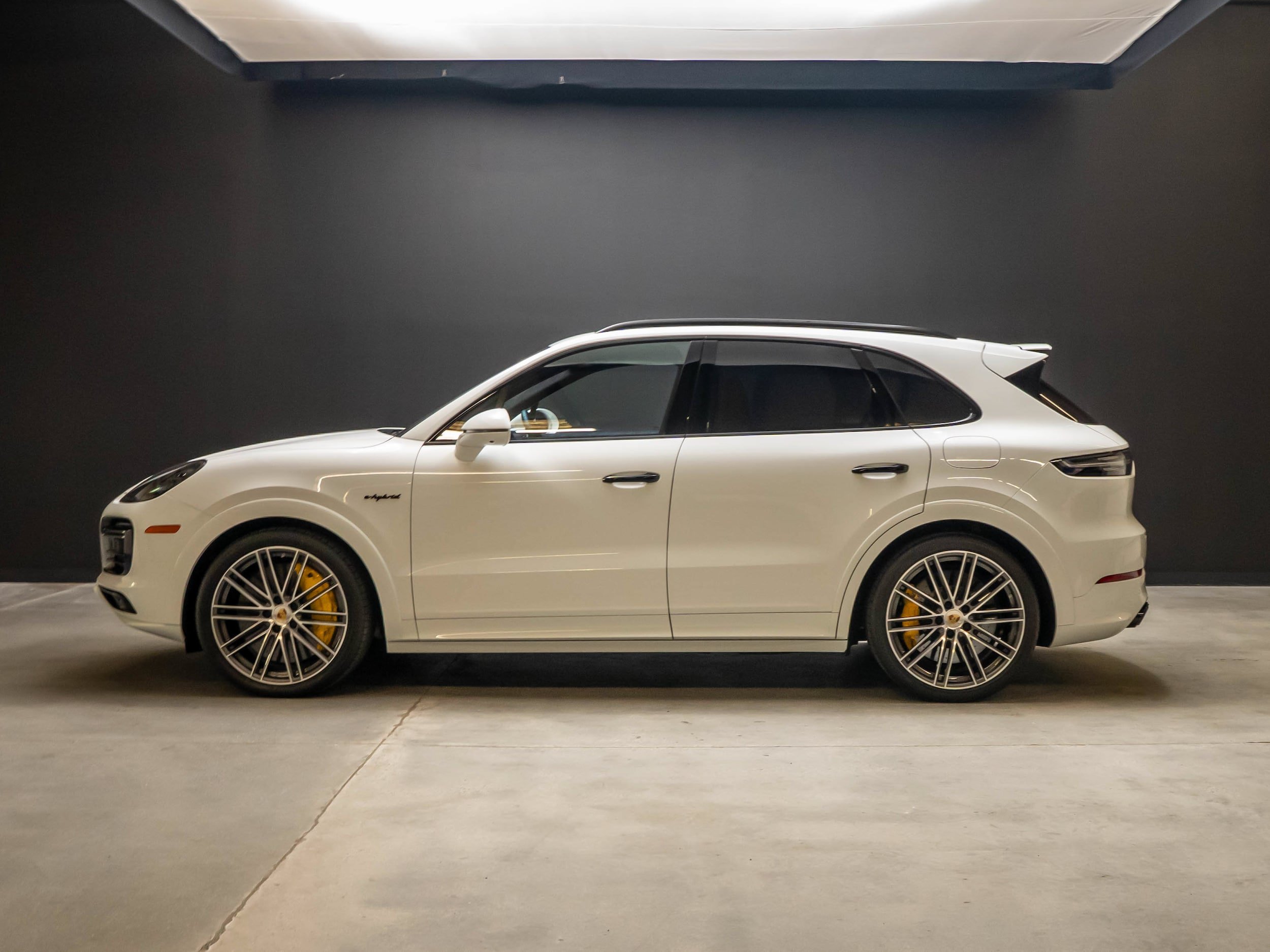 Used 2022 Porsche Cayenne Turbo S AWD/4WD image 2