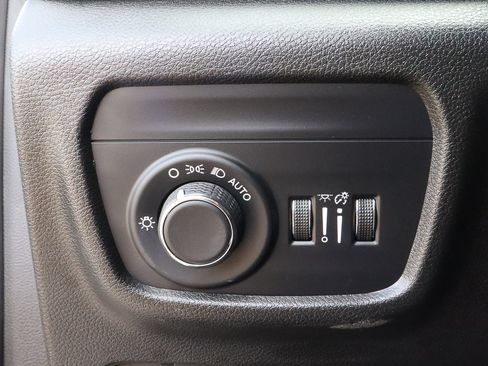 Used 2023 Jeep Grand Cherokee Altitude image 16