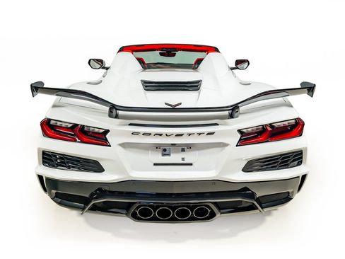 Used 2025 Chevrolet Corvette Z06 w/ Stealth Interior Trim Package RWD image 17