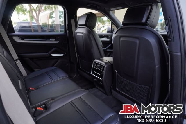 Used 2024 Porsche Cayenne AWD/4WD image 8