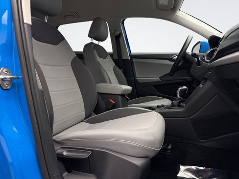 Used 2022 Volkswagen Taos SE w/ Driver Assistance Package image 17