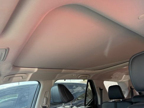 Used 2024 Honda Pilot Touring image 10