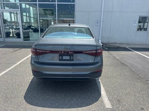 Used 2025 Volkswagen Jetta SE w/ Sunroof Package FWD image 4