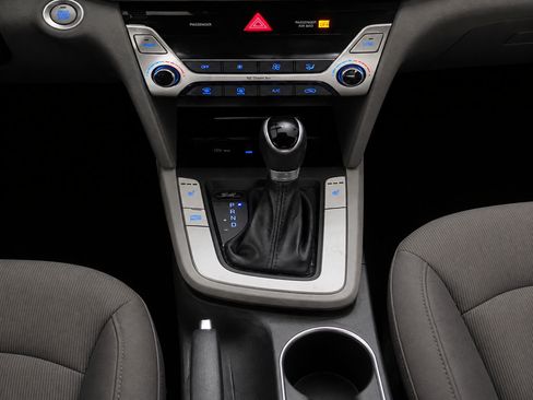 Used 2018 Hyundai Elantra Value Edition FWD image 19