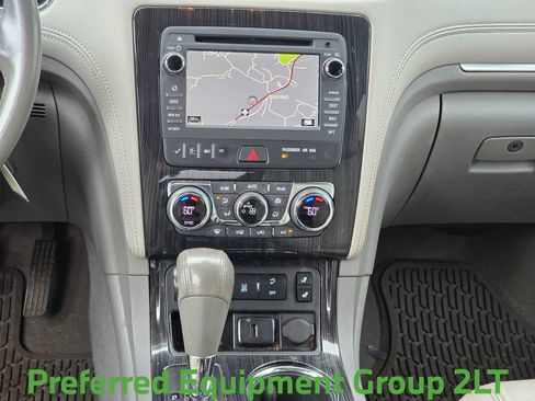 Used 2017 Chevrolet Traverse LT FWD image 19