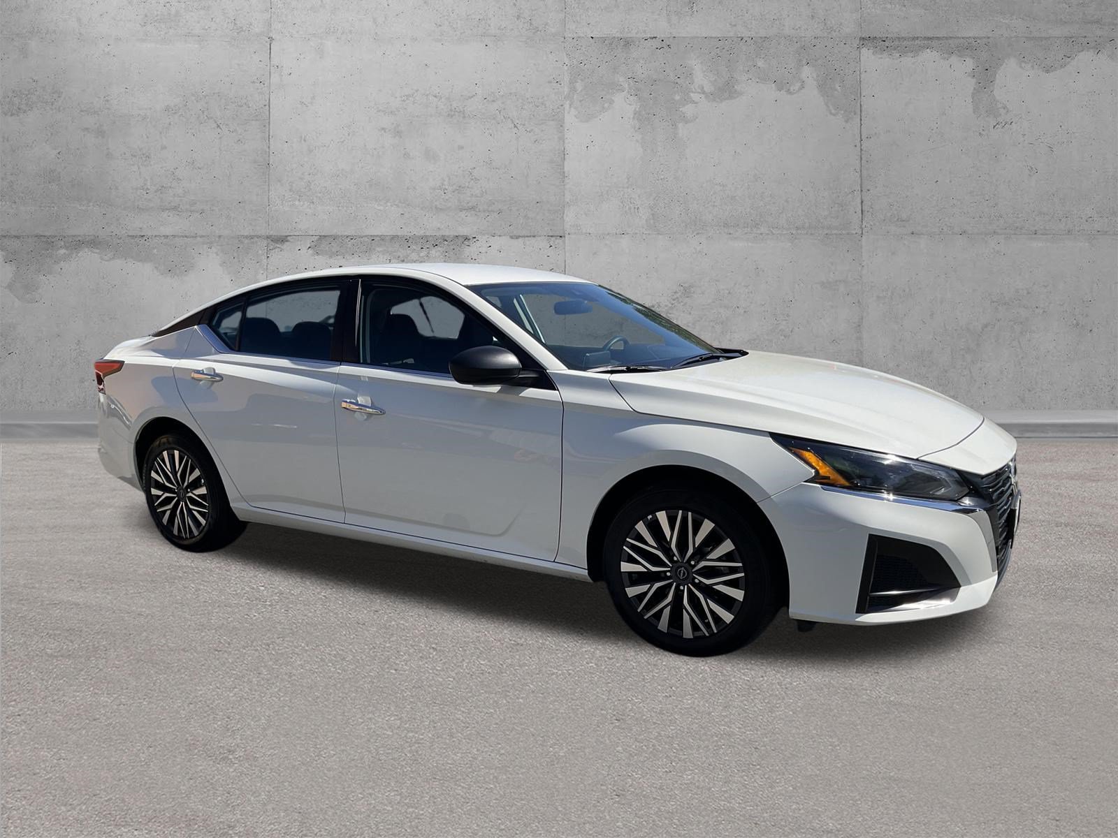 Used 2025 Nissan Altima 2.5 SV AWD/4WD image 1