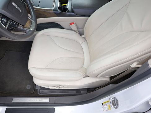 Used 2019 Lincoln Nautilus Select FWD image 37