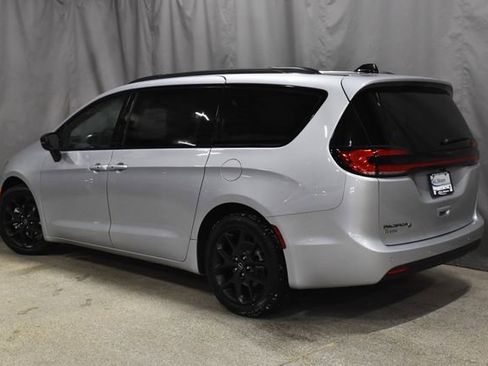 New 2026 Chrysler Pacifica Select w/ S Appearance Package image 7
