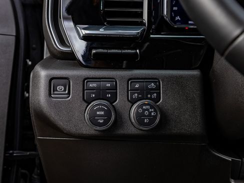 Used 2025 Chevrolet Silverado 2500 LTZ w/ LTZ Plus Package image 21