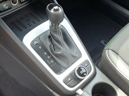 New 2026 Hyundai Venue SEL FWD image 6