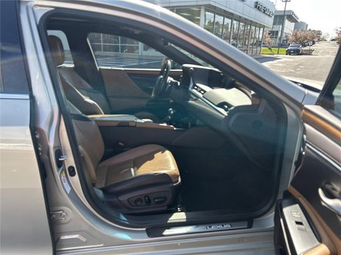 Used 2019 Lexus ES 350 w/ Accessory Package image 15