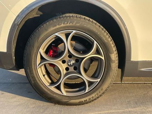 Used 2023 Alfa Romeo Stelvio Ti image 6