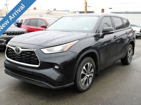 Used 2024 Toyota Highlander XLE image 1
