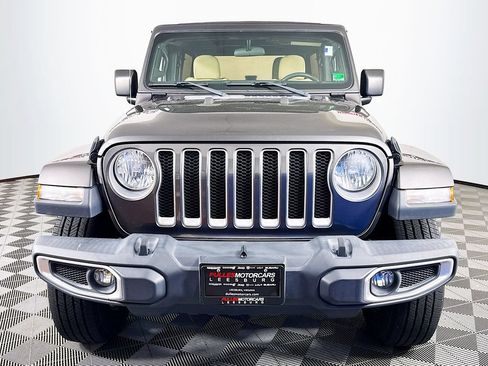 Used 2018 Jeep Wrangler Unlimited Sahara w/ Safety Group AWD/4WD image 2