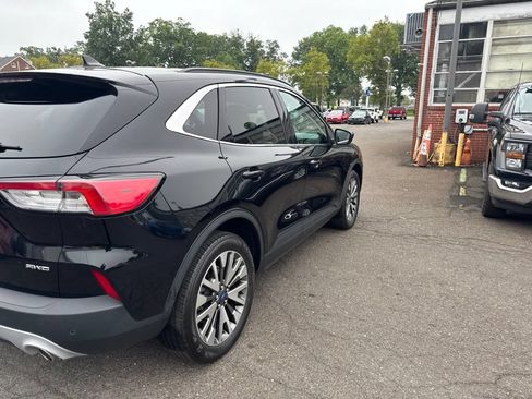 Used 2022 Ford Escape Titanium w/ Class II Trailer Tow Package AWD/4WD image 4
