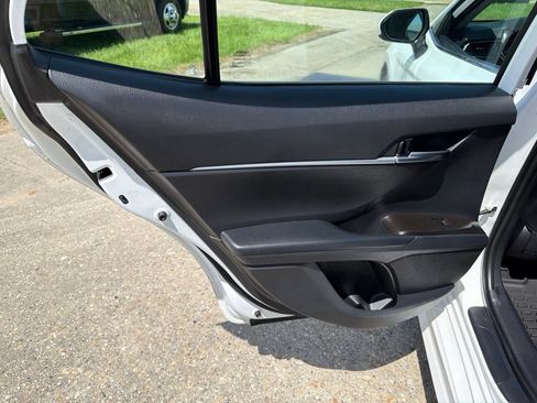 Used 2021 Toyota Camry SE FWD image 14