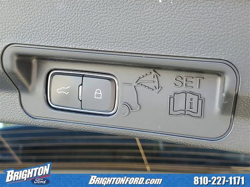 Used 2023 Ford Explorer XLT image 9