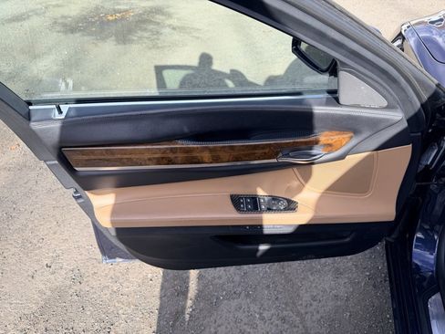 Used 2014 BMW 750Li xDrive image 16